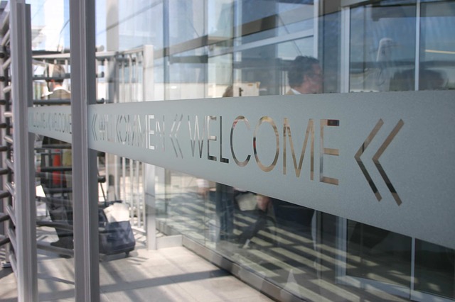 airport-375301_640