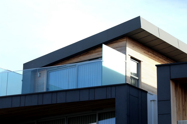 veľký moderný balkón